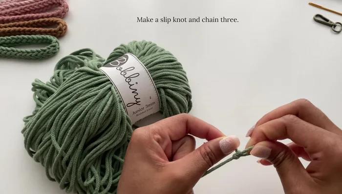 Make a slipknot and chain three.