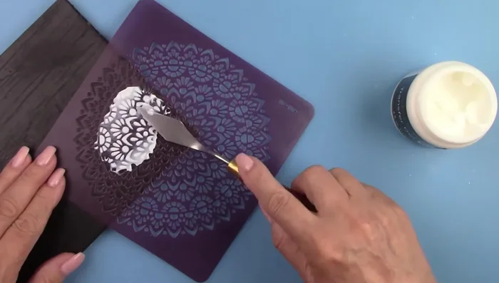 Apply transfer gel using a palette knife.