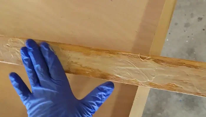 Glue oak to the inside of the gaming well.