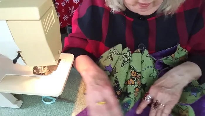 Assemble the petals: Match the cut edges of two squares, aligning the marked lines. Sew together.