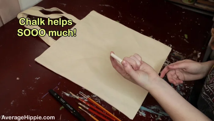 Outline your design. Use chalk to lightly sketch your design onto the bag before painting. This helps prevent mistakes.