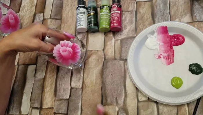 Add small strokes using the edge of the brush to create texture.