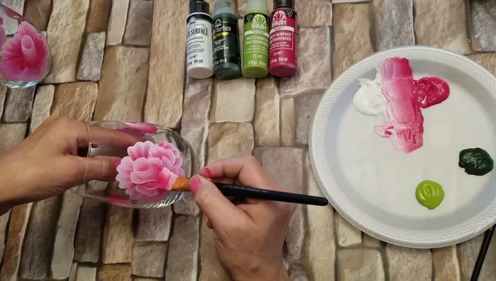 Add small strokes using the edge of the brush to create texture.