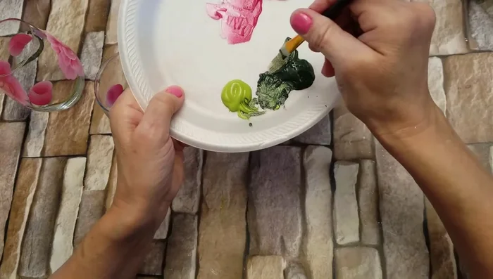 Add leaves using a #12 flat brush, double loading with thicket and citrus green (plus white for the citrus green side). Use a sideways push, lift and pull motion.