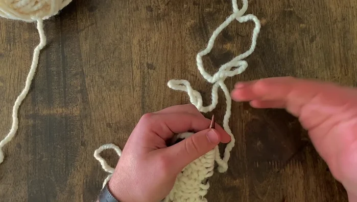 Cast on stitches for the top of the pocket (3 stitches recommended using the backward loop cast on).