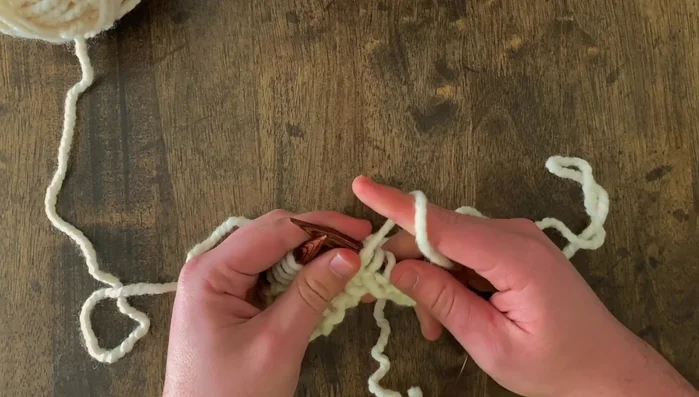 Work short rows to shape the pocket body. Use double stitches at the turning points for clean shaping. 