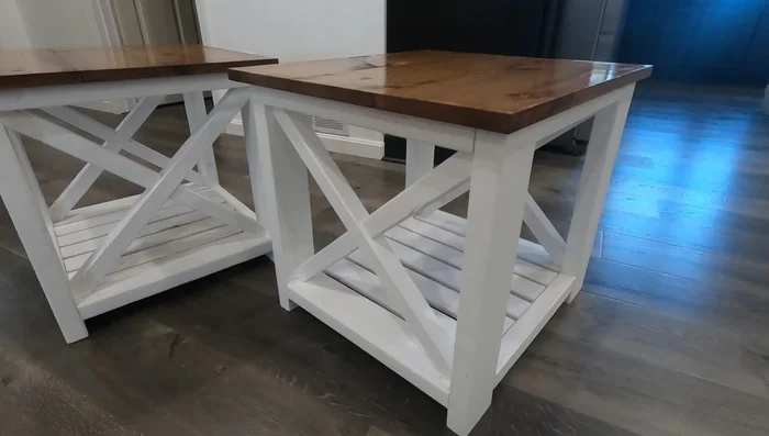 Apply polyurethane gloss to the tabletop: