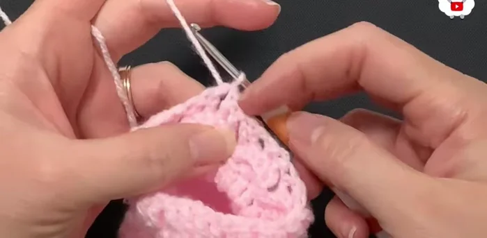 Row fifteen: Change yarn color. Chain 3. Single crochet in each chain-1 space, chain 3, repeat around.