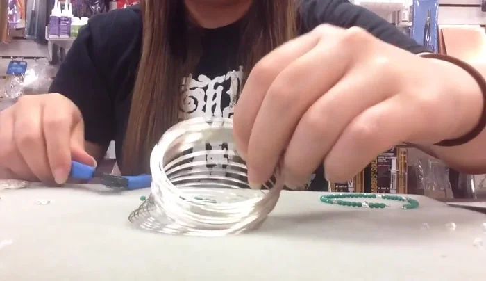 Close the loop on the other side, using the same technique as step 2.