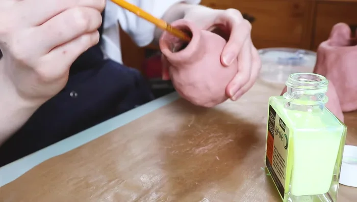 Apply a waterproofing agent inside the vase.