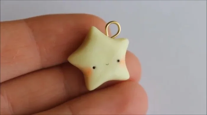 Glaze the star with a clear varnish (optional).