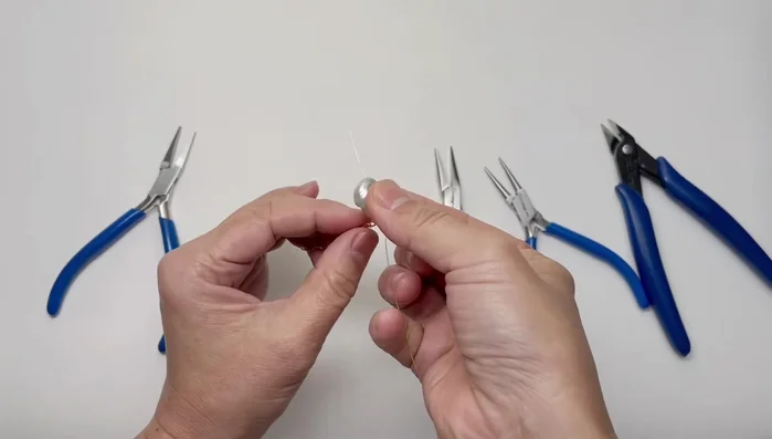 Let the chain drop naturally, flip the end of the chain upwards to prevent twisting.