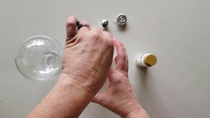 Swirl rubbing alcohol on the entire inside of the ornament and let it dry completely.