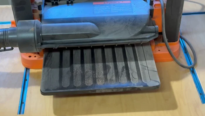 Plane the lid to the correct thickness and cut it to the proper width and length using the table saw.