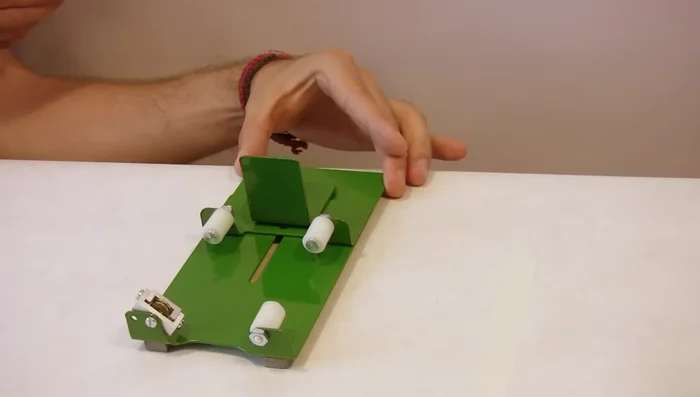 Adjust the cutting point on the bottle cutter.