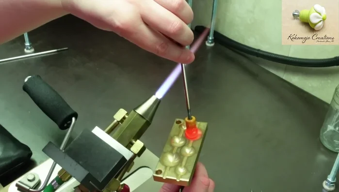 Test the knob periodically to ensure it's not stuck. If stuck, gently loosen with mini mashers. If the insert is stuck due to heat expansion, continue shaping; the knob can be removed later after cooling in the kiln.