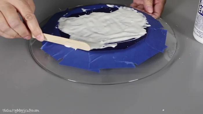 Dry the plate and admire your beautifully etched Christmas plate!