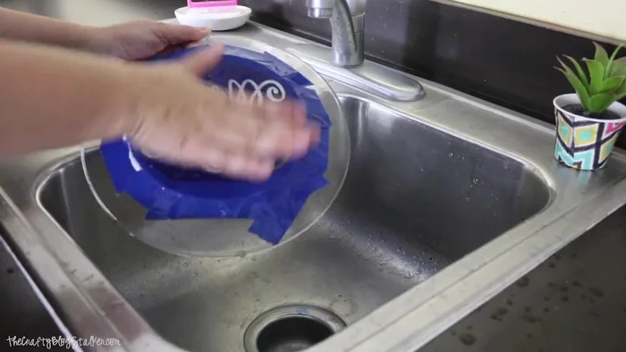 Dry the plate and admire your beautifully etched Christmas plate!