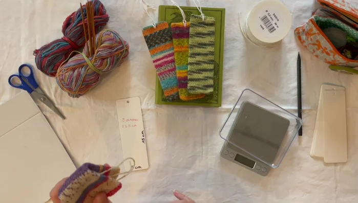 Knit a tube: Knit the tube to the same length as your blank (15cm/6 inches).