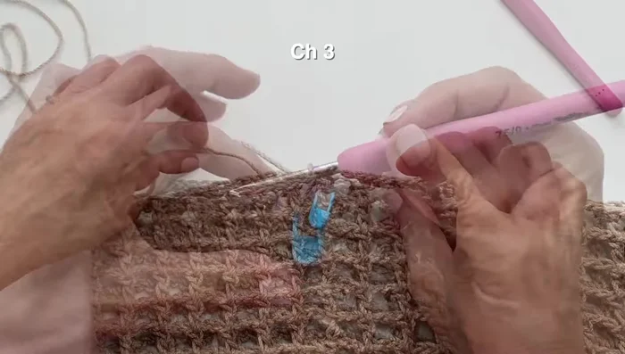 Strap: Row 1: Chain 3, double crochet in the top of the first double crochet. Continue chain 2, skip 2, double crochet sequence. In the last stitch, omit chain 2 and do a single double crochet (decrease). Row 2-4: Repeat the decrease pattern at the beginning and end of each row. Row 5-19: Continue without decrease, maintaining six squares across.