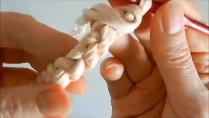 Crochet the first row, ensuring loose stitches to make edge finishing easier later. This forms the initial pigtail structure.