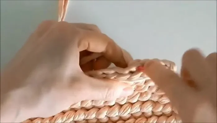 Complete the second edging row. Secure and weave in any remaining loose ends.