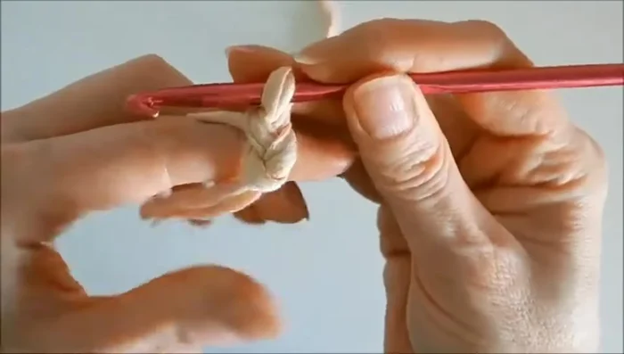 Create a foundation chain of air loops. The more loops, the wider the rug.