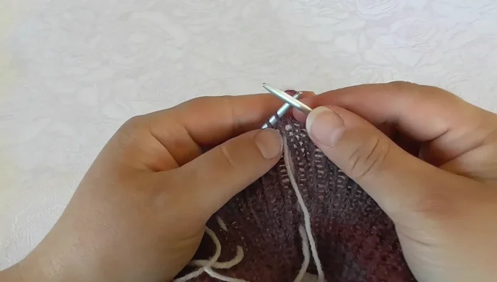 Continue knitting back and forth with short rows and raglan increases until the desired neck shaping is complete. Increase the number of knitted stitches after the short row turns to adjust the neck shape.