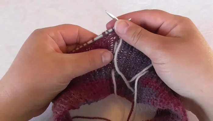 Continue knitting back and forth with short rows and raglan increases until the desired neck shaping is complete. Increase the number of knitted stitches after the short row turns to adjust the neck shape.
