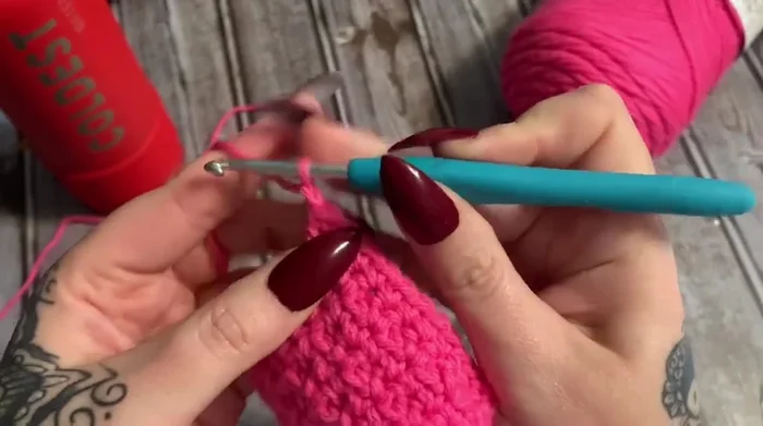 Chain 1, fasten off.