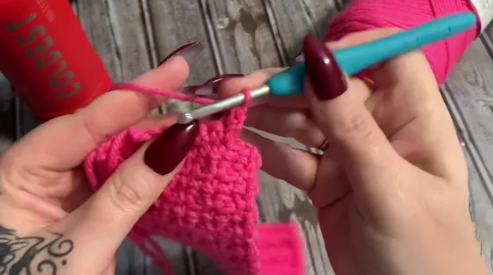 Chain 1, turn, single crochet across the 7 stitches for 4 more rows.