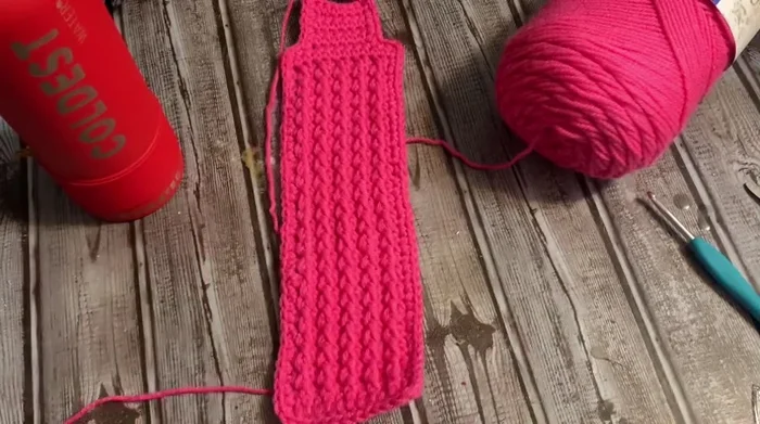 Weave in ends. Sew on a button.