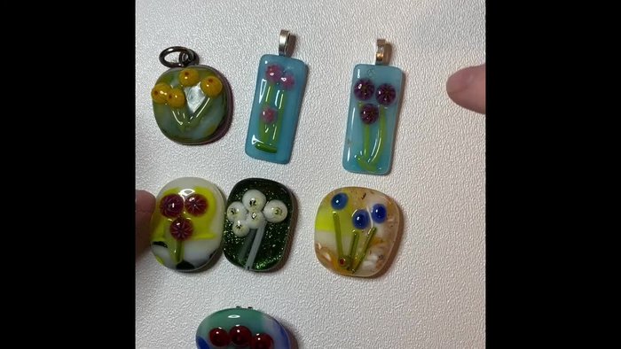 Create small, flower-like shapes from fused glass.