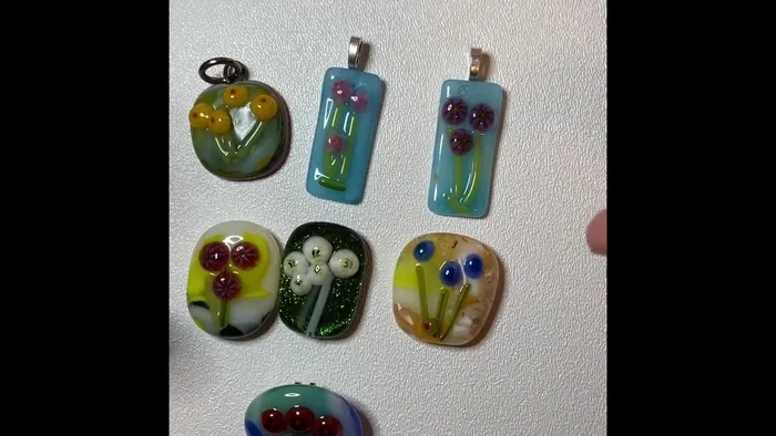 Arrange the glass flowers into small bouquets.