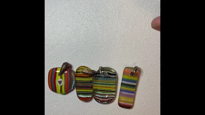 Create small geometric shapes using glass stringers.