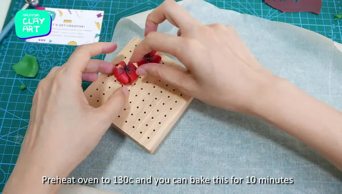 Bake the hibiscus at 130°C for 10 minutes.