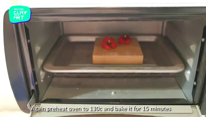 Bake again at 130°C for 15 minutes, letting it cool in the oven.