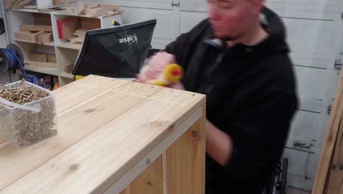 Install the center leg on each side (single 32-inch board).