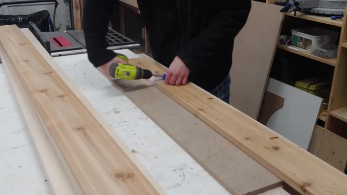 Apply glue along the back edge of the long sections and assemble them using the pocket holes.