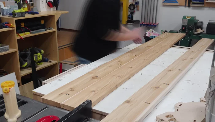 Apply glue along the back edge of the long sections and assemble them using the pocket holes.