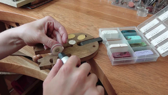 Clean and polish the discs. Use minimal sanding on gold-filled discs to preserve the gold layer.