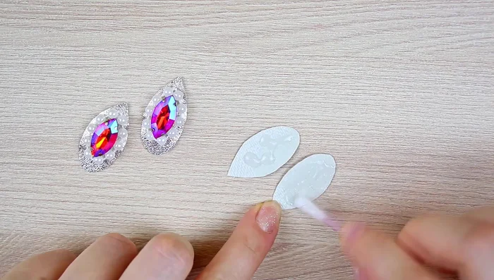 Glue the other two wings to the back of the first two wings.