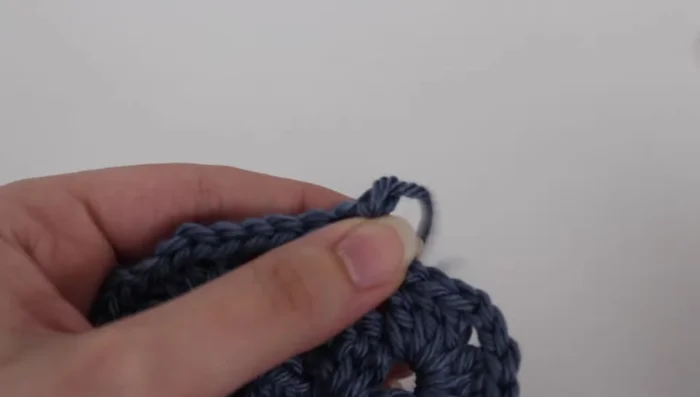 Weave in loose ends.