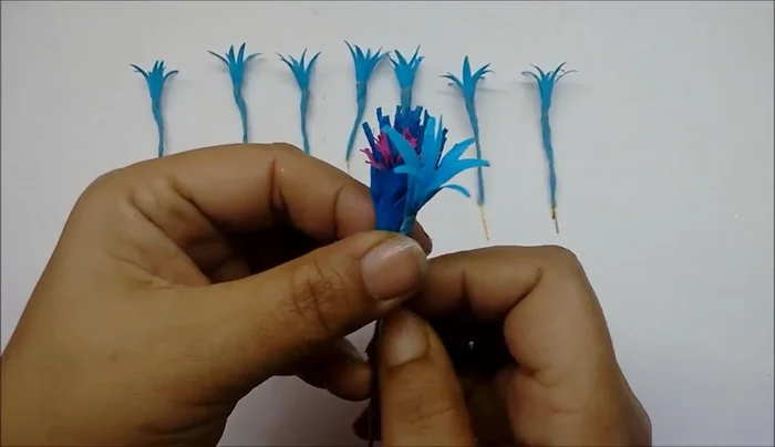 Tie the base of the florets tightly to give the flower shape.