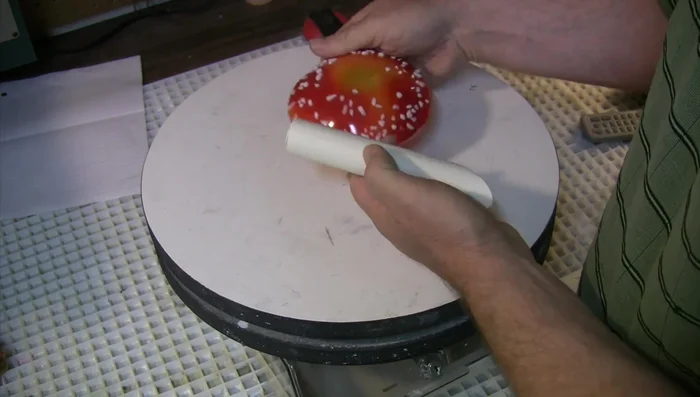 Attach a rubber stopper to the bottom of the PVC stem using cold fusion.