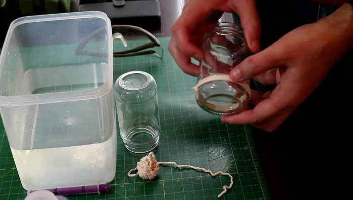 Wrap the string around the jar three or four times and tie it off securely.