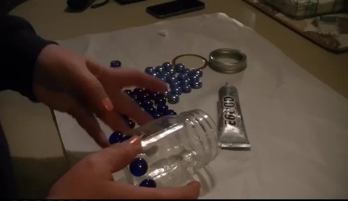 Prepare the glue: Apply small dots of E6000 glue to 5-6 glass beads at a time.