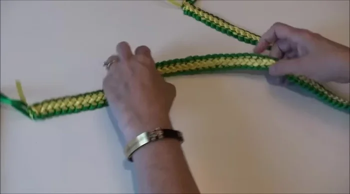 Tie and embellish: Tie and optionally sew together the ends of the ribbons. Add a decorative bow to cover the ends and enhance the finished lay.