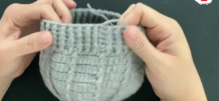 Fasten off and weave in ends.