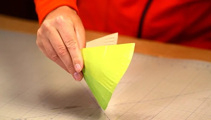 Apply glue to one side of a half-plate and stick it to the other half to form a cone shape.